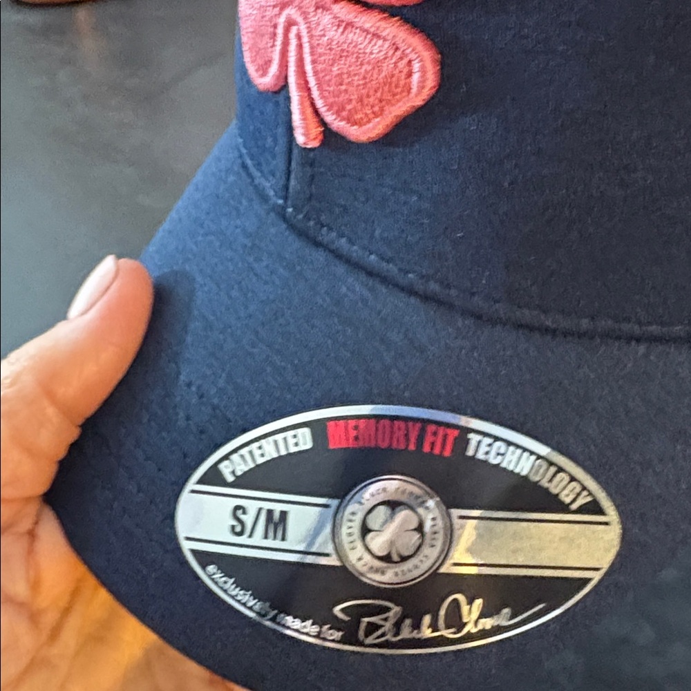 NWT Lucky Heather Rose cap from Black Clover. Size Small/Medium. Iconic. - Picture 9 of 12